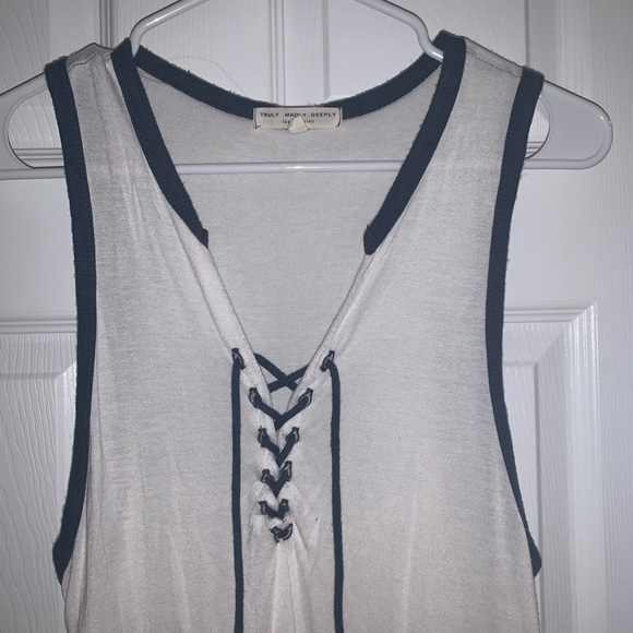 EUC TRULY MADLY DEEPLY Long, Lace-Up Front Tank Top XS - Picture 4 of 6